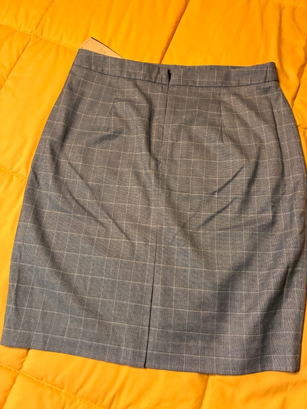 Look your very best in this great looking (office) skirt for the fall! - Picture 2 of 7